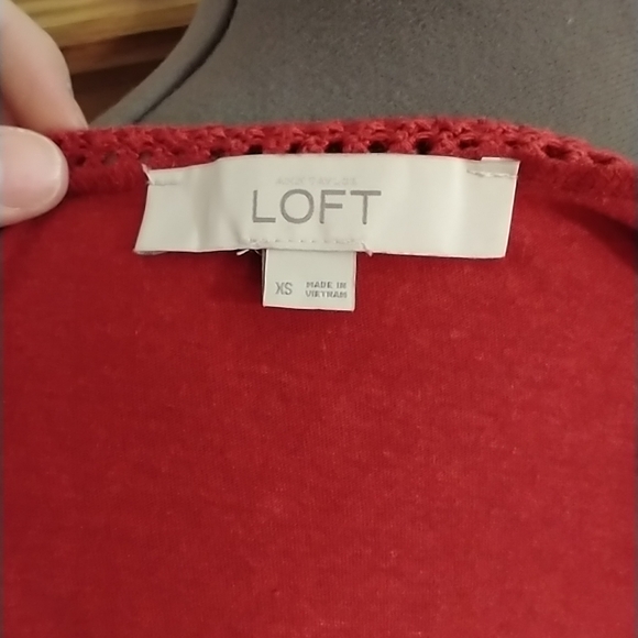 *sold* Ann Taylor LOFT red crochet detail tank top, XS - Picture 6 of 6